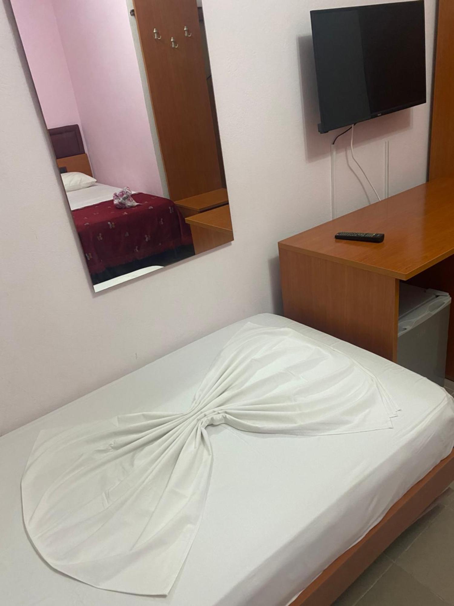 Hotel Edland Vlorë 外观 照片